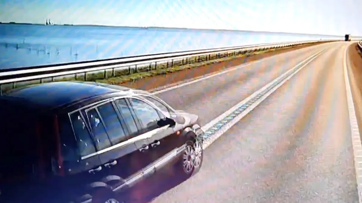 Dat gaat maar net goed op de Provinciale weg 307 naar Lelystad