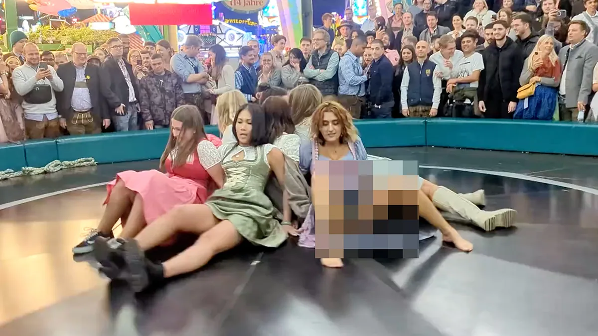 Gewoon een compilatie dames die op het Duivelsrad zitten tijdens Oktoberfest