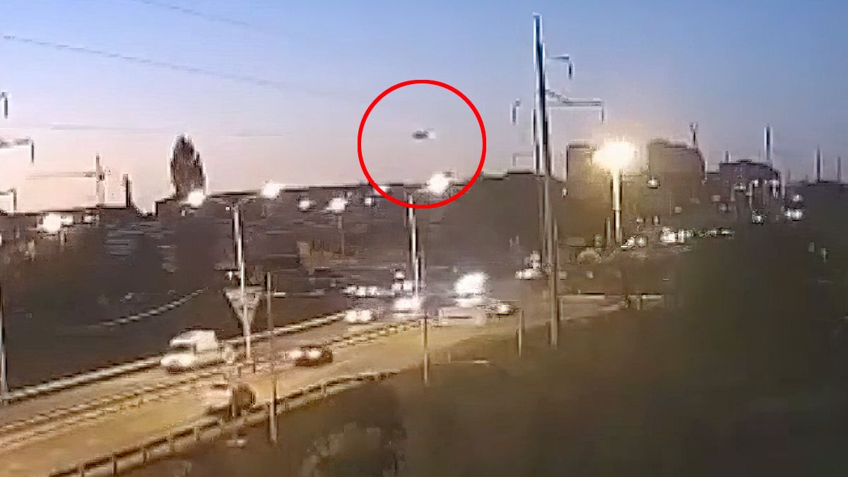 Moment vastgelegd dat Soe-34 straaljager in Russische flat crasht