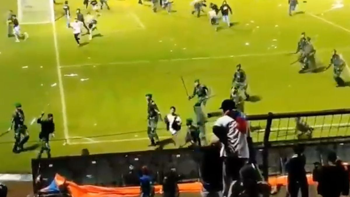 Rellen in stadion in Indonesië: Zeker 174 voetbalsupporters overleden