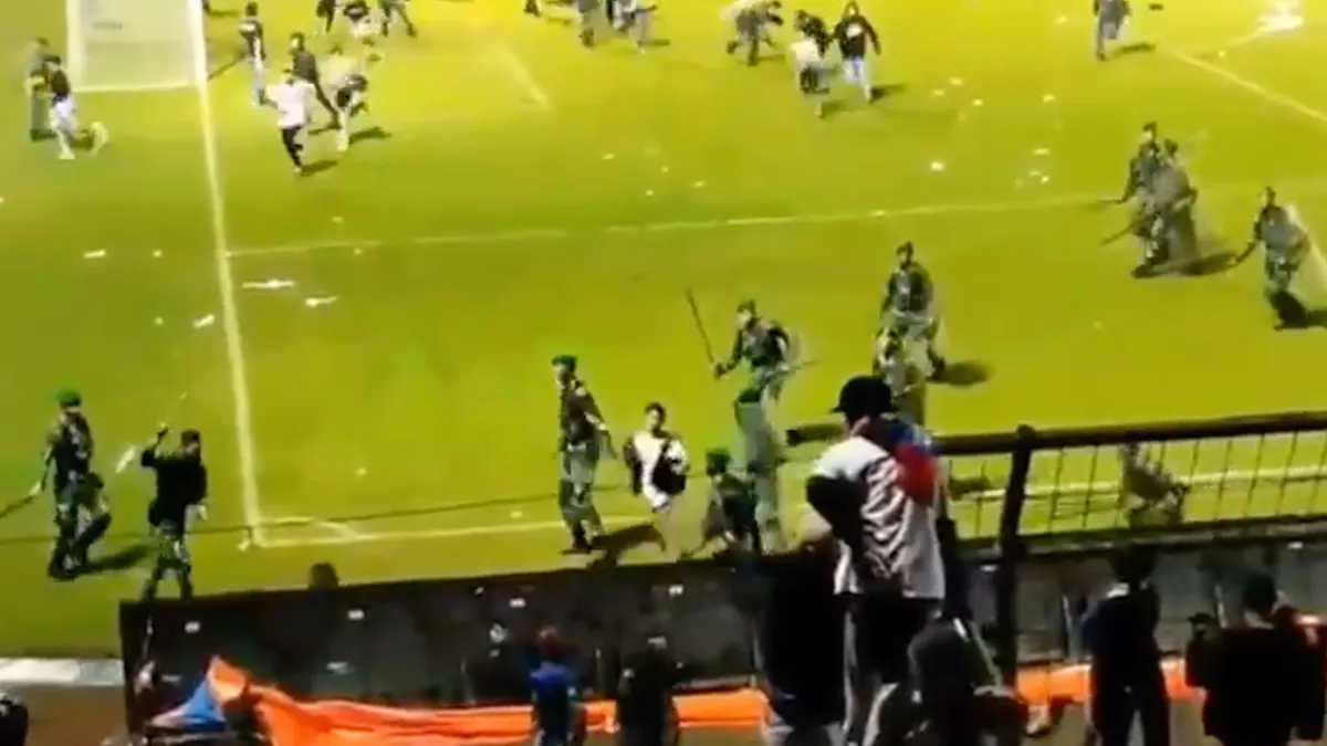 Rellen in stadion in Indonesië: Zeker 174 voetbalsupporters overleden