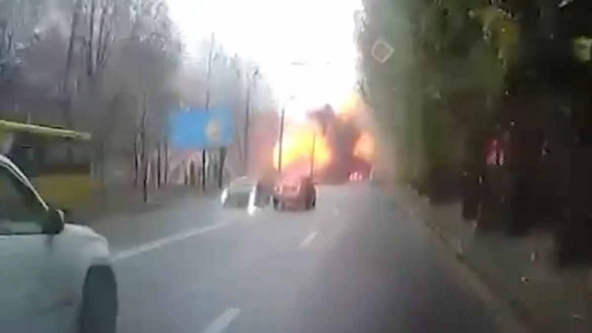 Russische raketaanval in Dnipro vastgelegd met dashcam