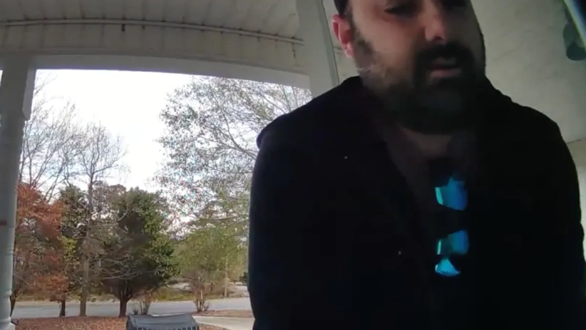 En zo ziet een wanhopige man die het allemaal binnen probeert te houden er dus uit