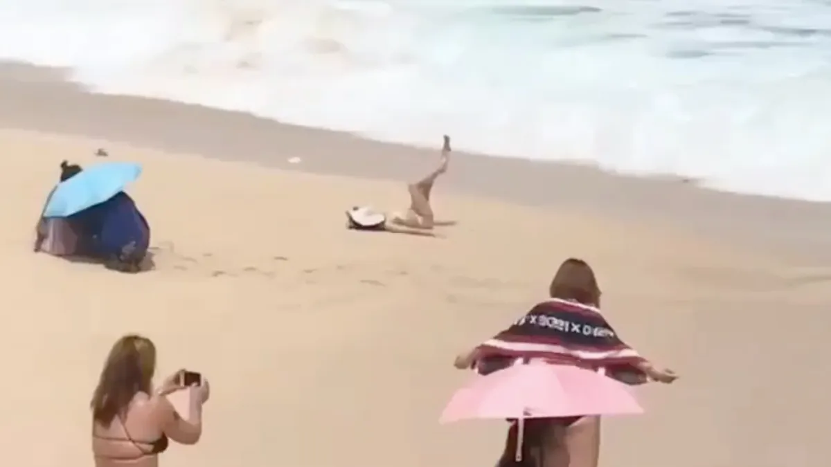 Onprettige verrassing voor influencer op het strand