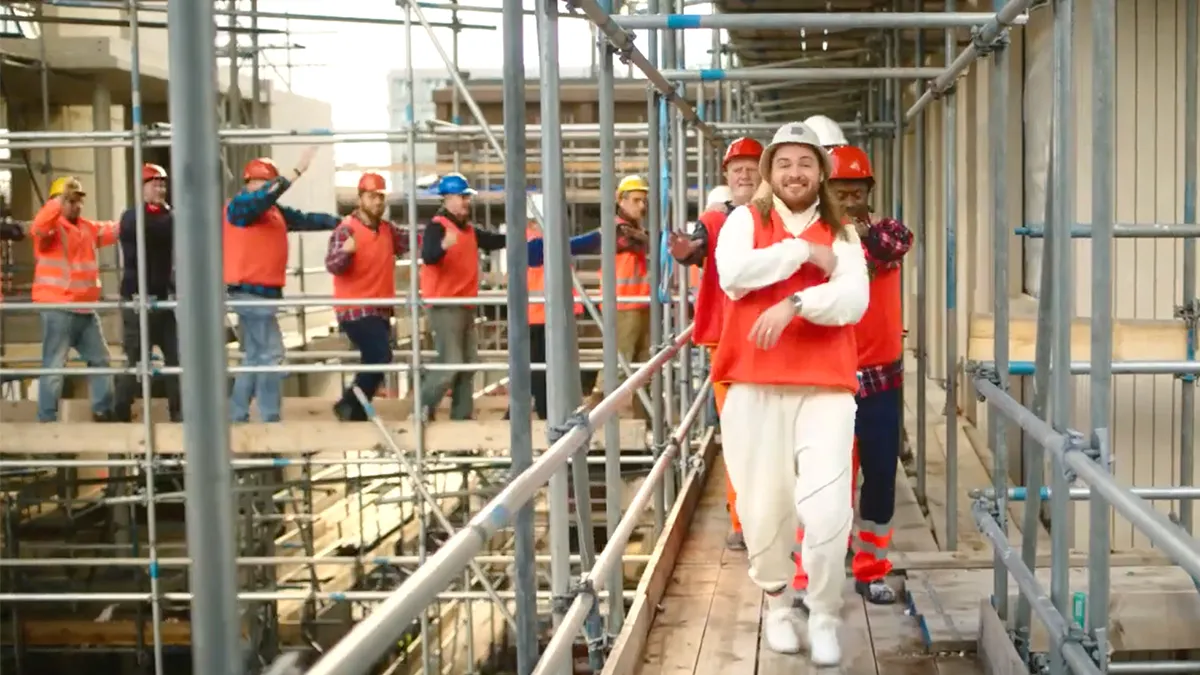 Beetje pijnlijk: Hossende bouwvakkers in Jumbo WK Qatar commercial