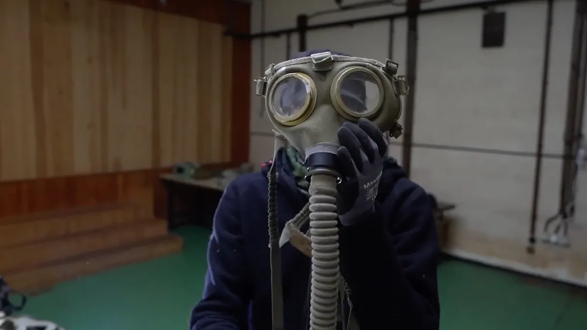 Een kijkje in een bunker in Hongarije waar nog heel veel materiaal staat