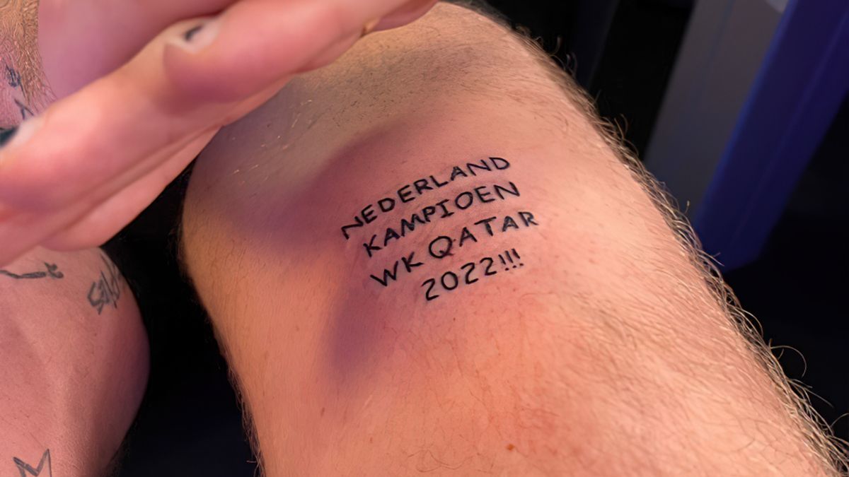 LOL! Stefan van StukTV heeft "Nederland Kampioen Qatar 2022" tattoo