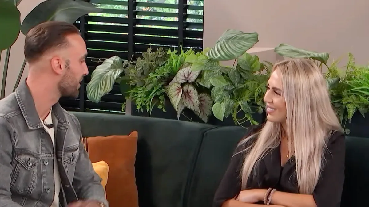 Ondertussen in Lang Leve de Liefde: 'Can I have een henddoek'