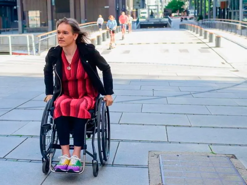 Heel erg 2022: Man uit Oslo identificeert zichzelf als trans-gehandicapte