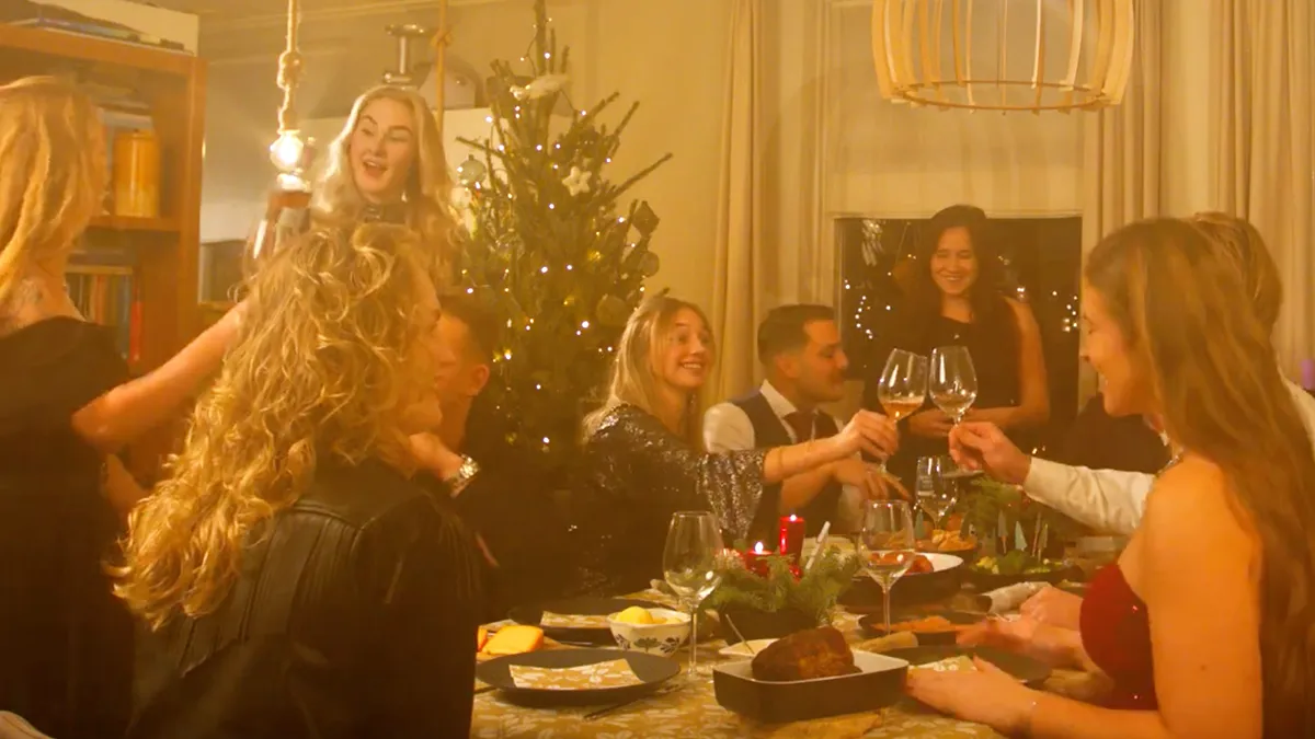 Een 'fijne feestdagen' video met een confronterende boodschap