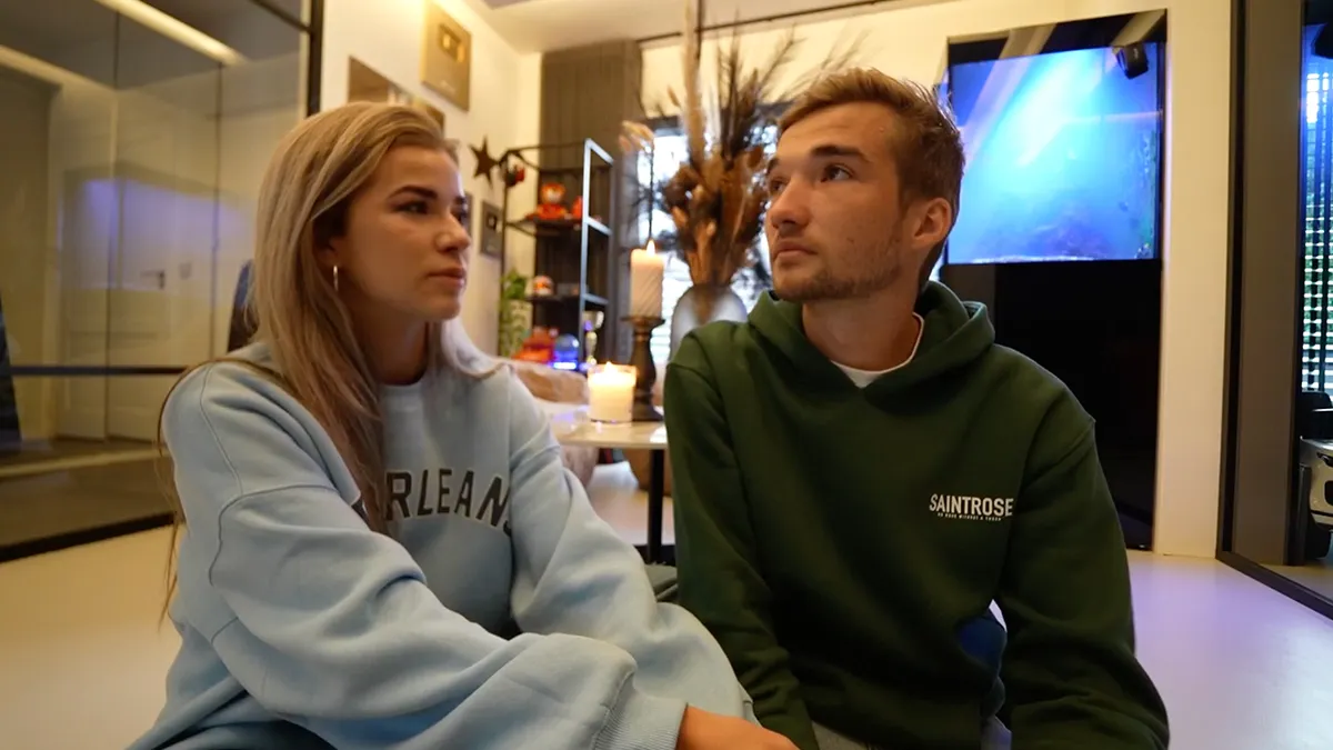 Gio Latooy en Jade Anna maken in emotionele video bekend dat ze uit elkaar zijn