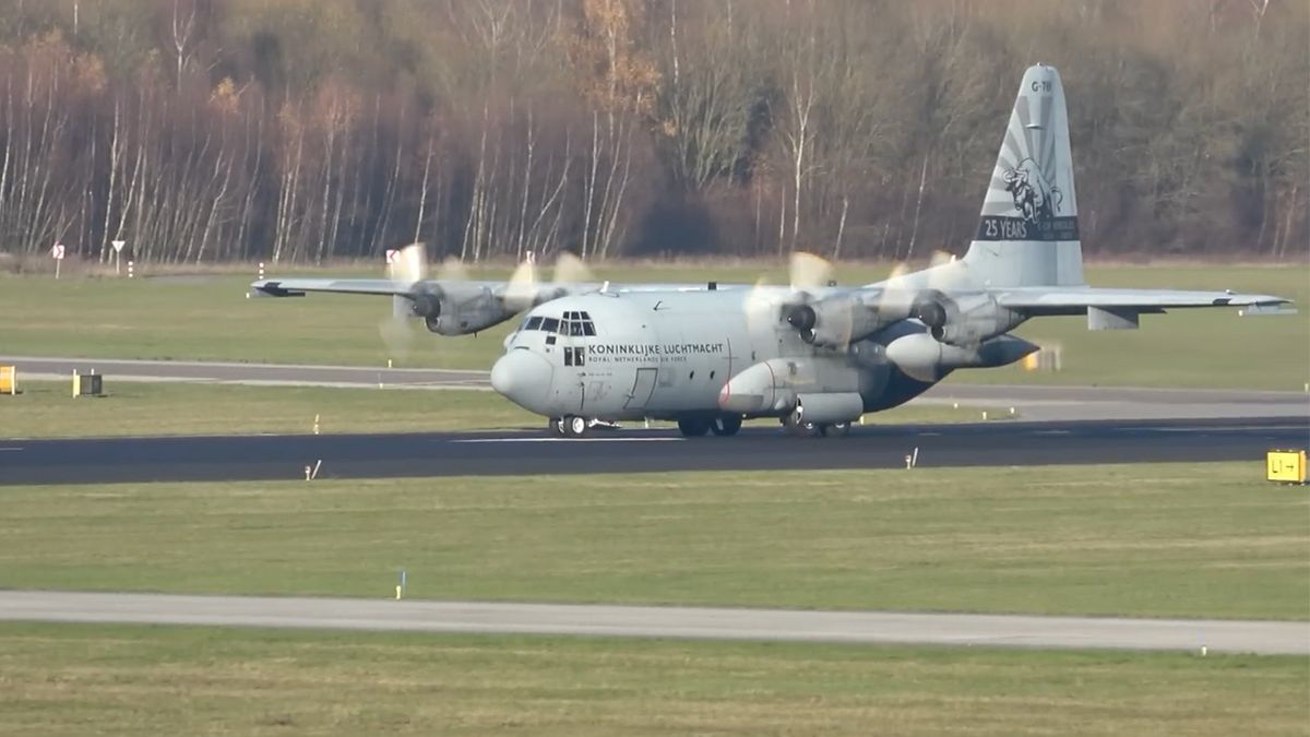 Motor Hercules-vliegtuig van Defensie valt uit en maakt voorzorgslanding op Vliegbasis Eindhoven
