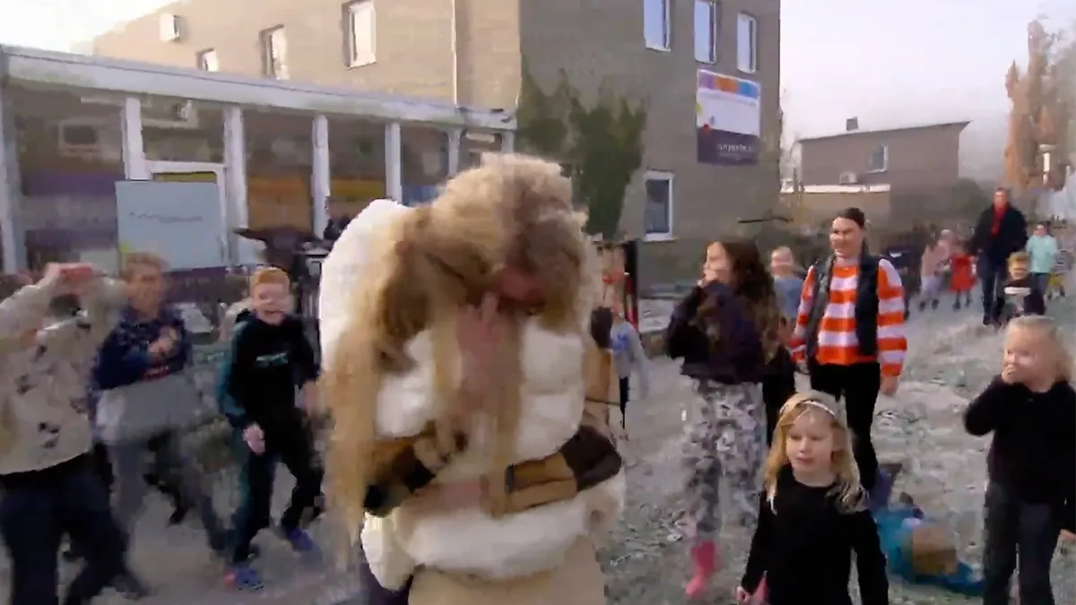 Ondertussen in All You Need is Love kerstspecial: 'Kijk mama ik ben op tv'