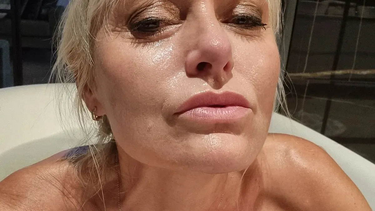 Sophia de Boer voelt zich frank en vrij in bad van hotel