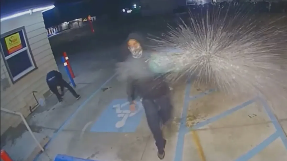 Niet al te handig duo zet zichzelf in vuur en vlam bij poging tot brandstichting