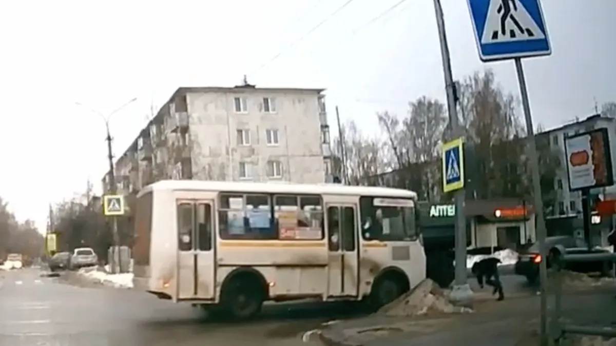 Wakkere buschauffeur voorkomt pletten hoofd van dronkaard