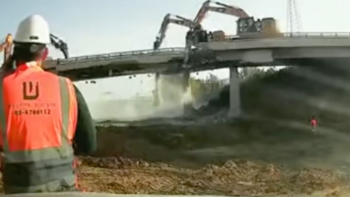 Israëlische brug slopen ging niet geheel volgens plan