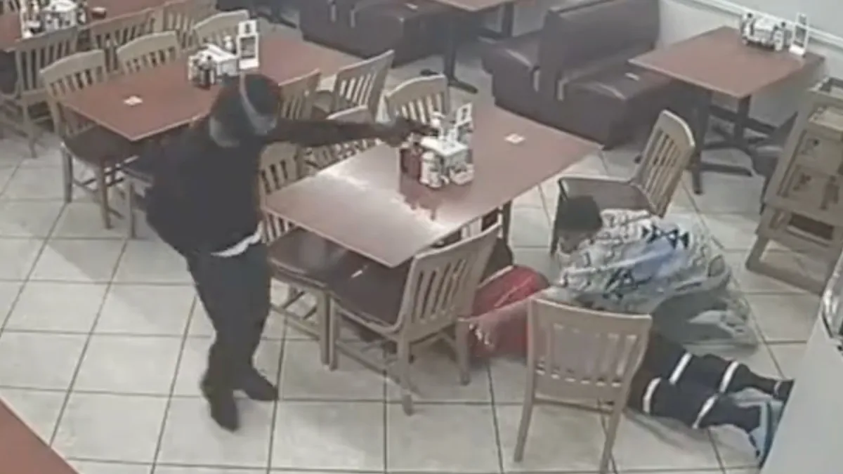 CCTV: Game-over voor overvaller in Houston