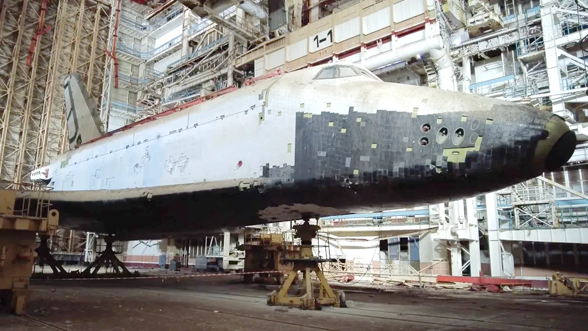 Chris Luckhardt ging terug naar de heilige Urbex Graal: De verlaten Buran Space Shuttles