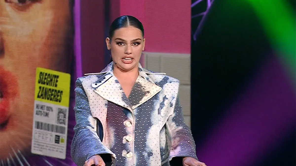Famke Louise wil ook wat zeggen tijdens 'The Roast of Famke Louise' en dat is ongemakkelijk