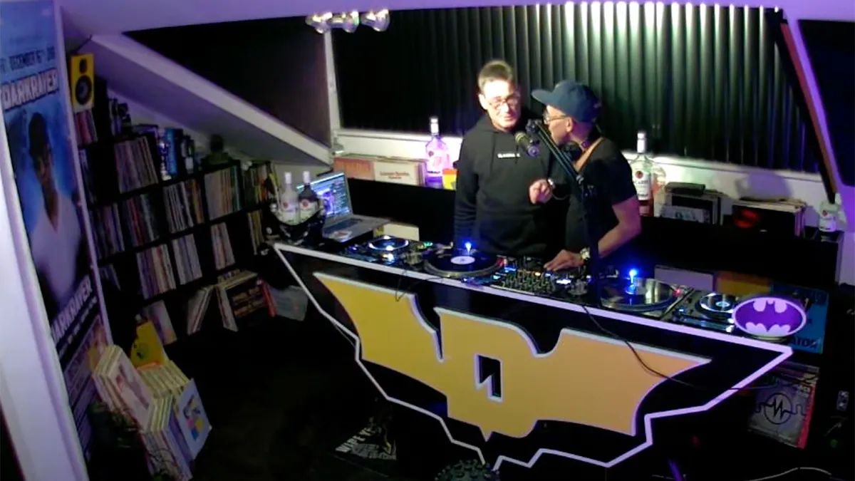 Lekker stuiteren: DJ Dano te gast in de livestream van The Darkraver