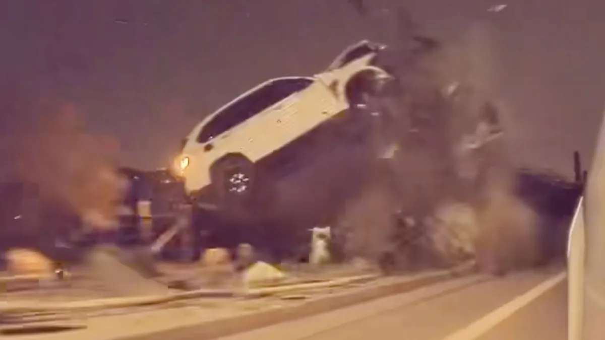 BMW coureur schrijft zijn auto in Phoenix af