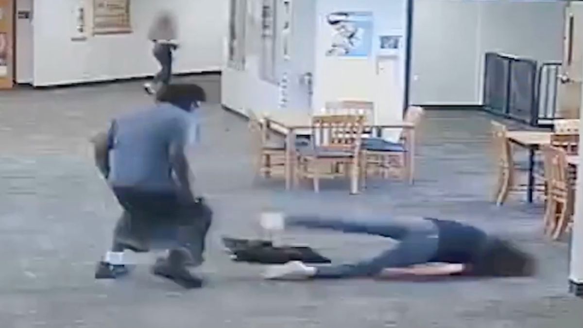 17-jarige leerling slaat leerkracht knock-out omdat ze Nintendo Switch had afgepakt tijdens les