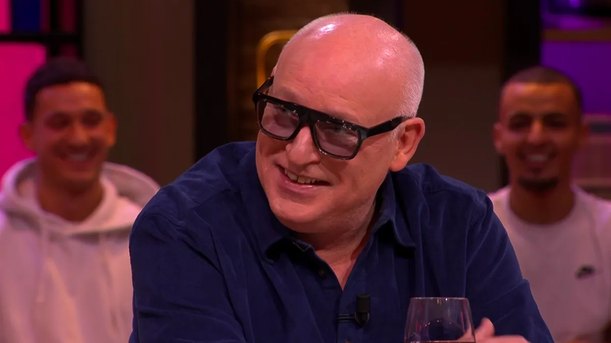 René van der Gijp praat na over moeilijke poes-mevrouw bij Jinek