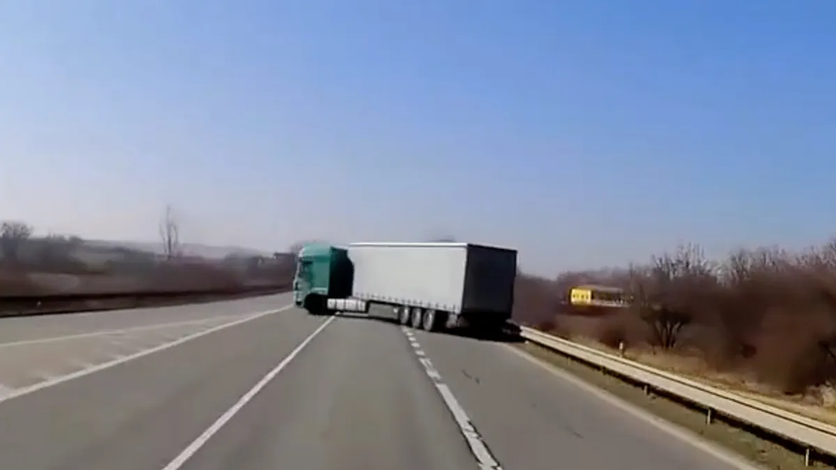 Vrachtwagenchauffeur moest even vol in de ankers wegens onbesuisde actie van collega