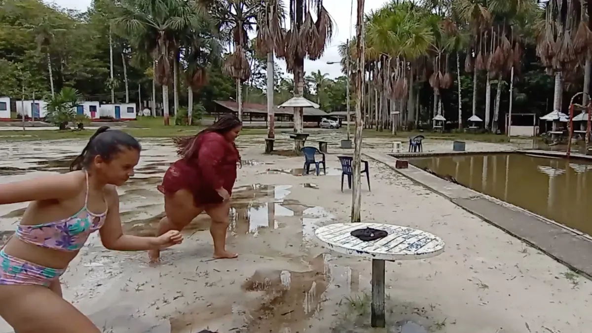 Braziliaanse tante heeft bijzondere duik techniek