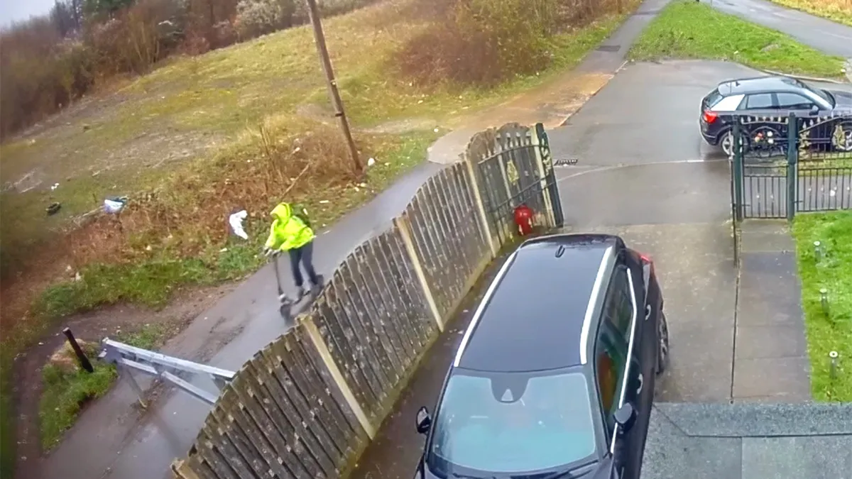 Kun je hard gaan op je step, maar kijk wel uit voor een hek