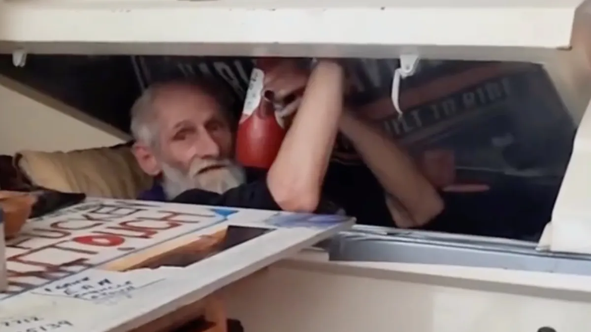 Aussie geeft hotbox demonstratie vanuit grafkist