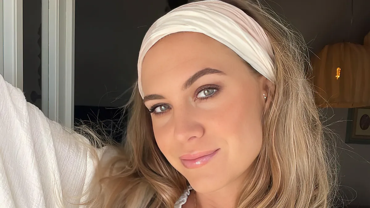 Jessie Jazz Vuijk laat babybuik zien in lingerie
