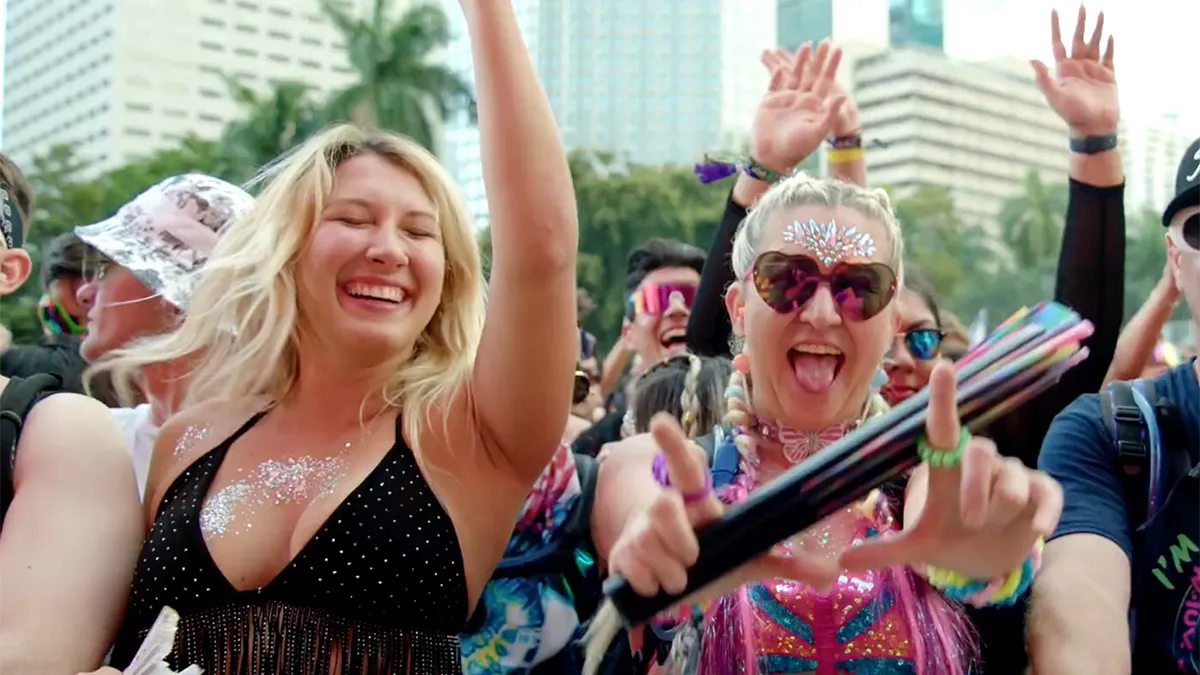 Stoelen aan de kant en flesje water in je hand: Ultra Music Festival liveset Charlotte de Witte