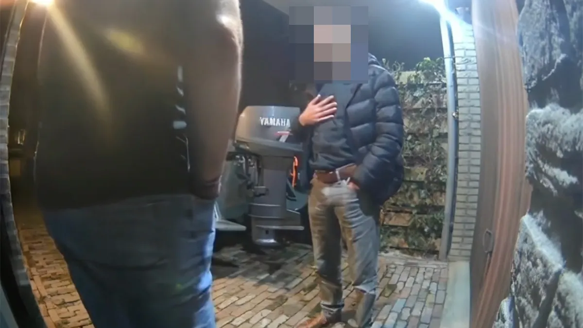 We weten het niet zeker, maar het lijkt erop dat Tina vreemd gaat