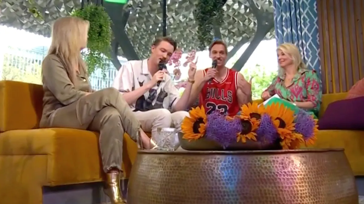 Bram Krikke en Pieter Valley doen Bunda bij Koffietijd  