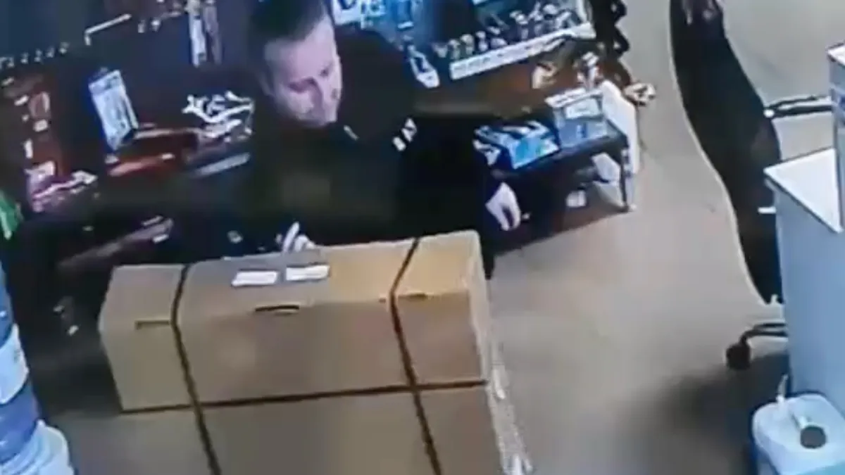 Monteur blijkt onverwacht een prima stoot in huis te hebben