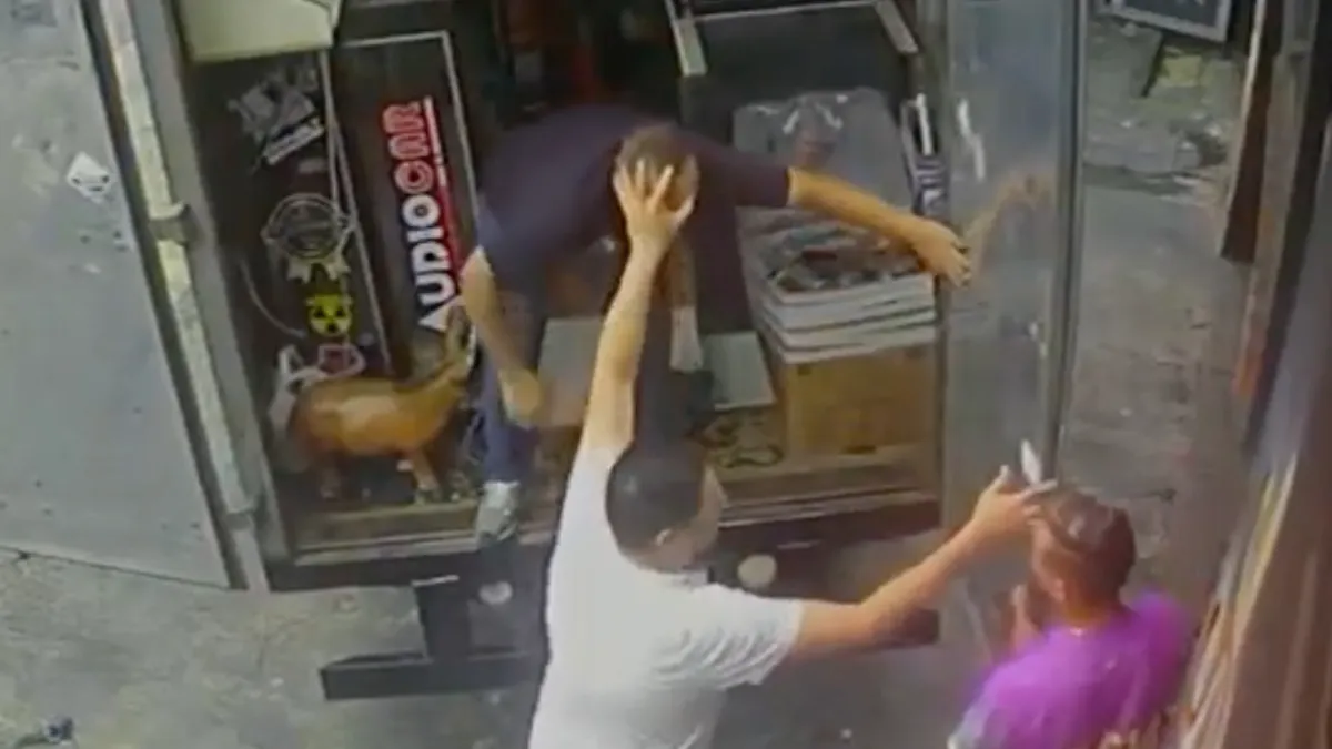 Je niet al te handige maat laten helpen met verhuizen