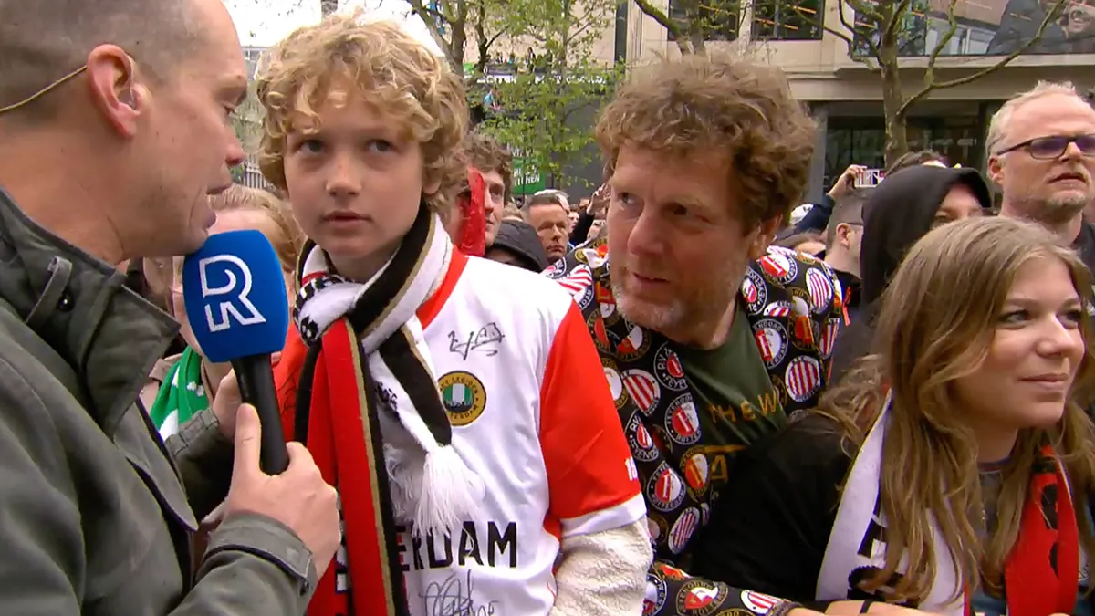 Amsterdamse Tim spijbelt om bij huldiging Feyenoord te zijn: 'Me vader heeft me goed opgevoed'