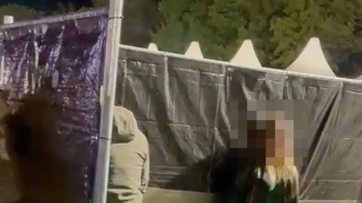 Friese deerne lost genderneutraal toilet probleem op Oerrock op