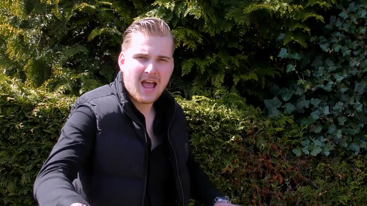 Rodney Veenhoven komt met parodie Engelbewaarder, maar dan over een Mantelzorger