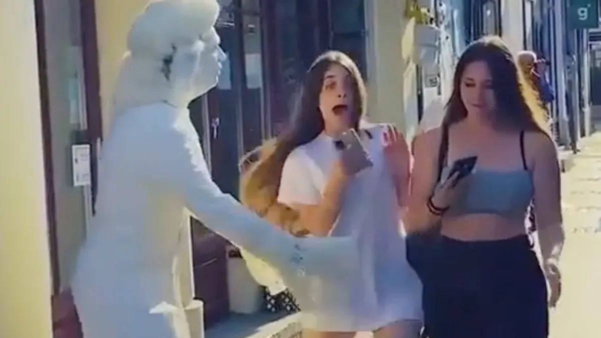 Levend standbeeld maakt een hoop slachtoffers