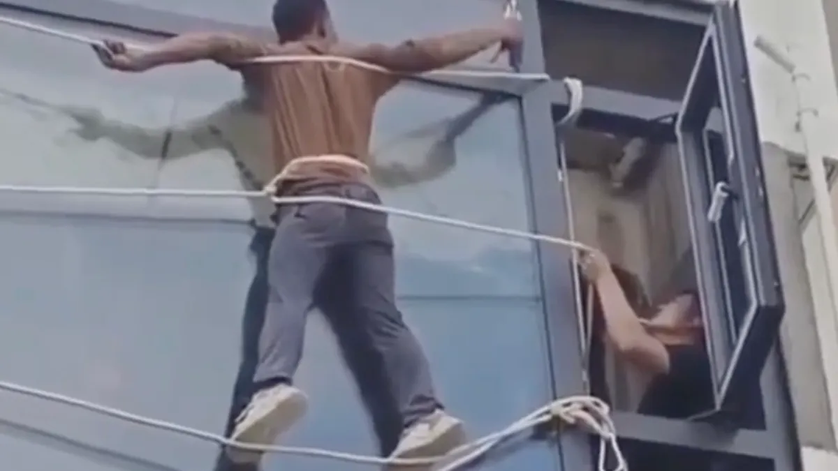 Raam afkitten zonder steiger gaat prima als je weet wat je doet