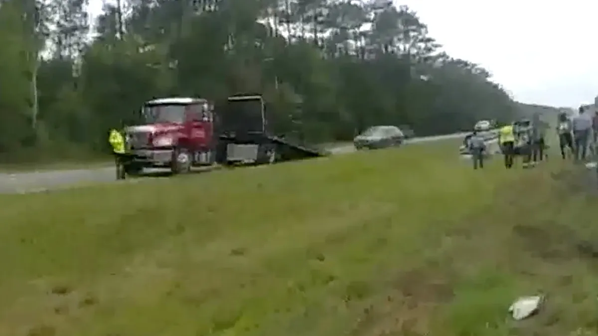 Automobilist in Amerikaanse Lowndes County lanceert zichzelf van geparkeerde sleepwagen