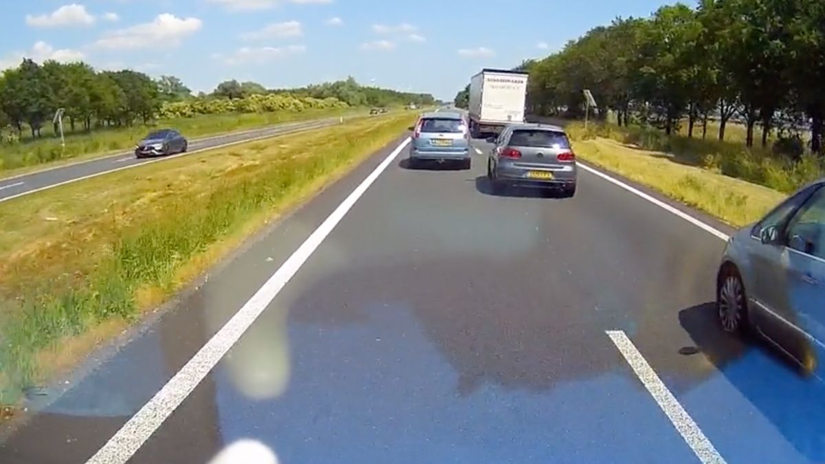 Bestuurder in Golfje heeft haast, maar toch tijd voor een 'Brake Check'