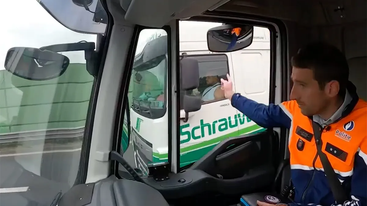 Chauffeurs opgelet: In Belgie meteen 15 dagen rijbewijs kwijt bij gebruik mobiel achter stuur