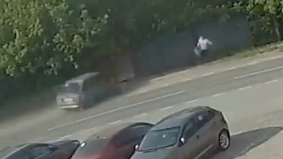 Tegen alle verwachtingen in weet dame deze aanrijding te overleven