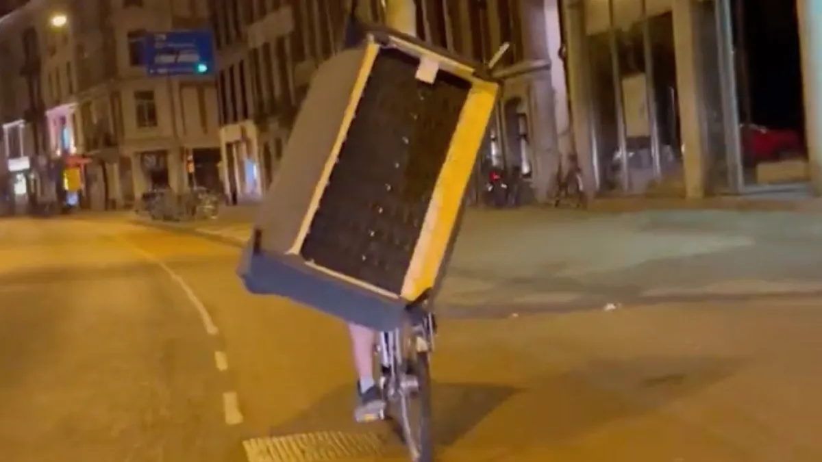 De meest Amsterdamse wijze van een bank verhuizen