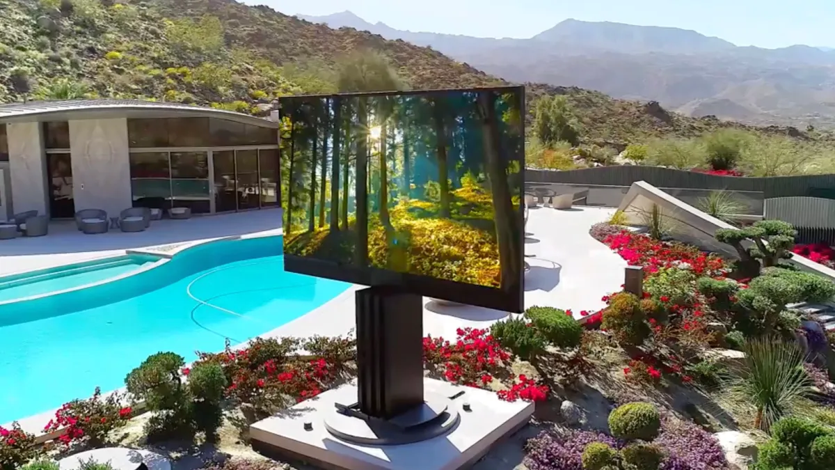 Shut Up And Take My Money: Opvouwbare televisie voor buiten