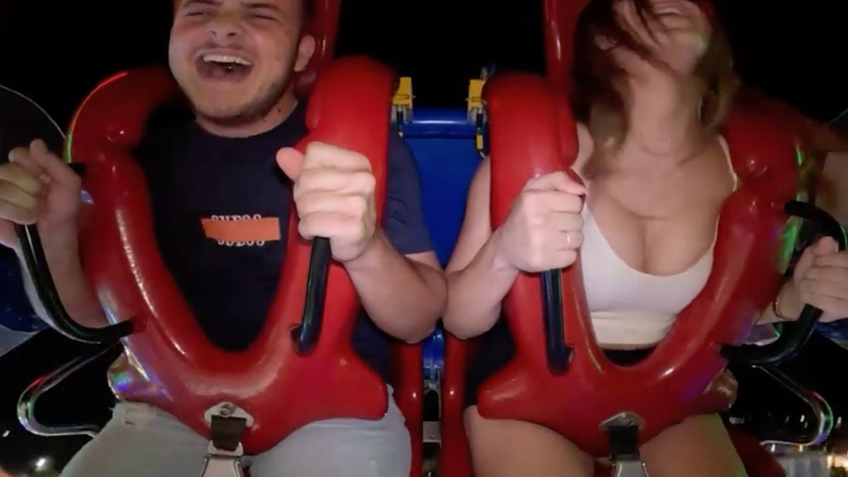 Waarom gozer nou de hele tijd door prima Slingshot video heen schreeuwt is ons een vraagteken